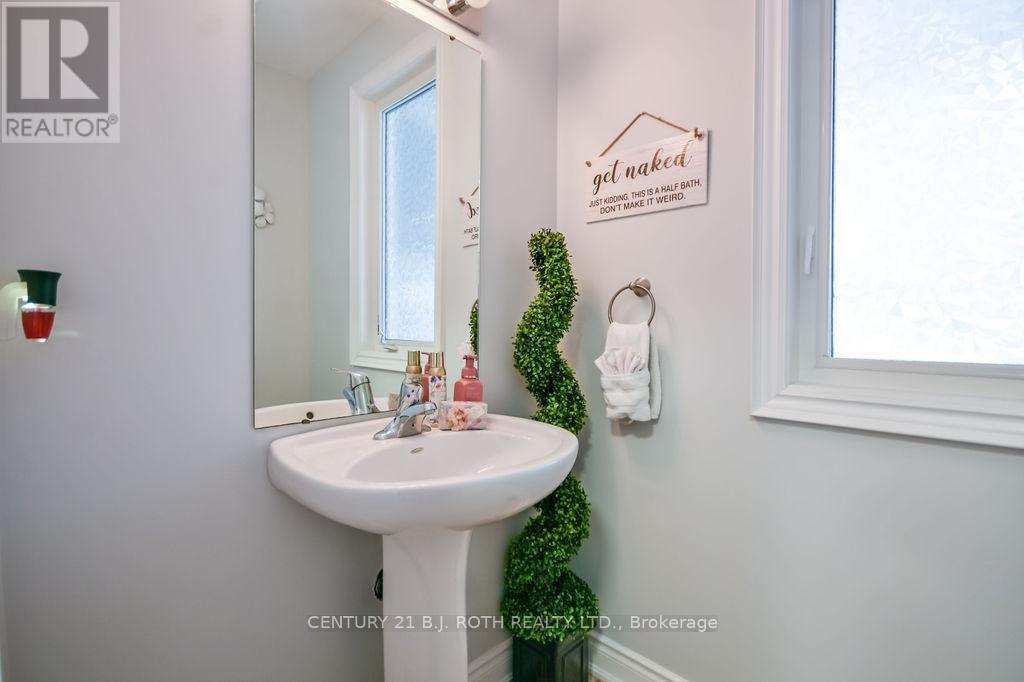 8 Merrington Avenue, Oro-Medonte, Ontario  L3V 6H2 - Photo 19 - S12713524