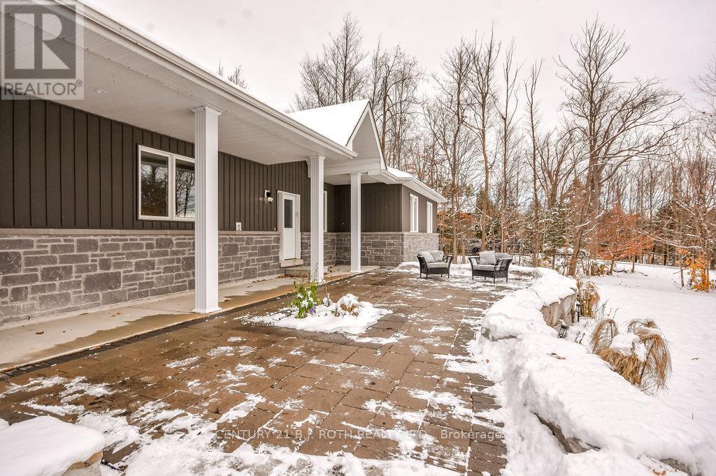 8 Merrington Avenue, Oro-Medonte, Ontario  L3V 6H2 - Photo 2 - S12713524
