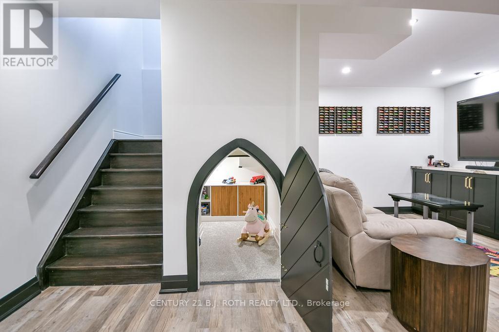 8 Merrington Avenue, Oro-Medonte, Ontario  L3V 6H2 - Photo 21 - S12713524