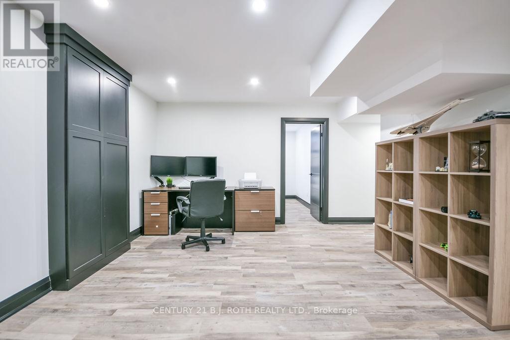 8 Merrington Avenue, Oro-Medonte, Ontario  L3V 6H2 - Photo 26 - S12713524