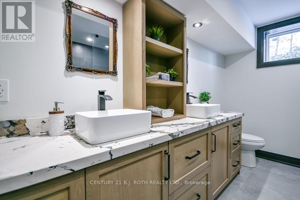 8 Merrington Avenue, Oro-Medonte, Ontario  L3V 6H2 - Photo 34 - S12713524