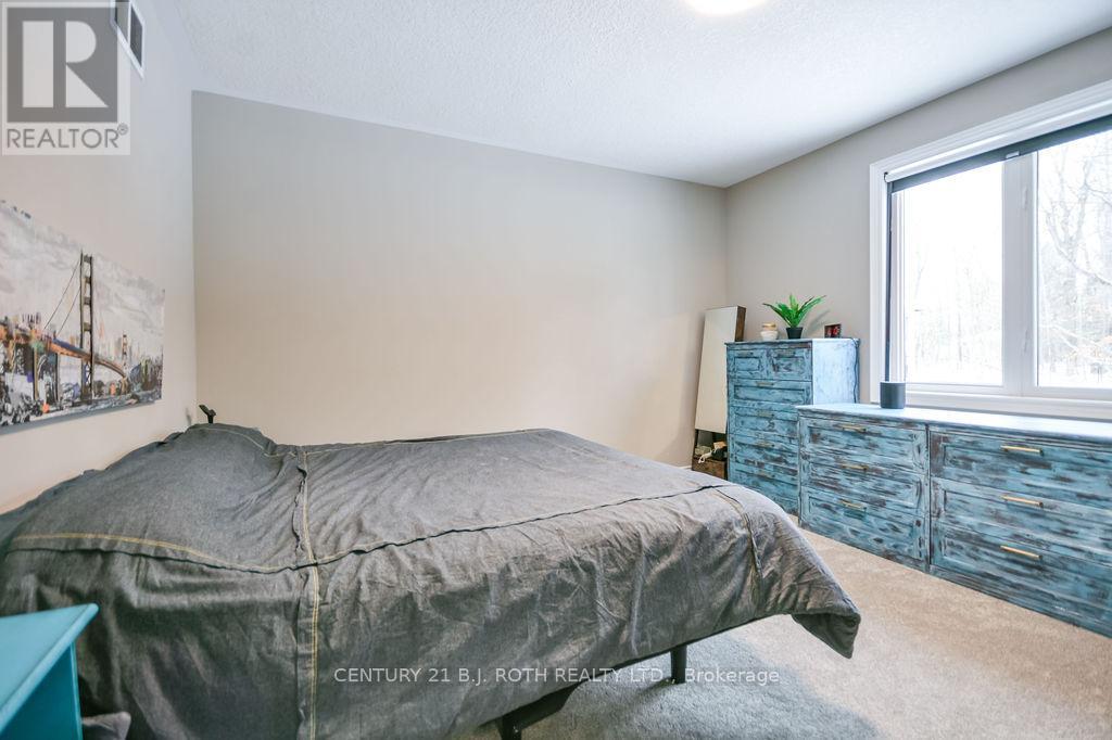 8 Merrington Avenue, Oro-Medonte, Ontario  L3V 6H2 - Photo 9 - S12713524