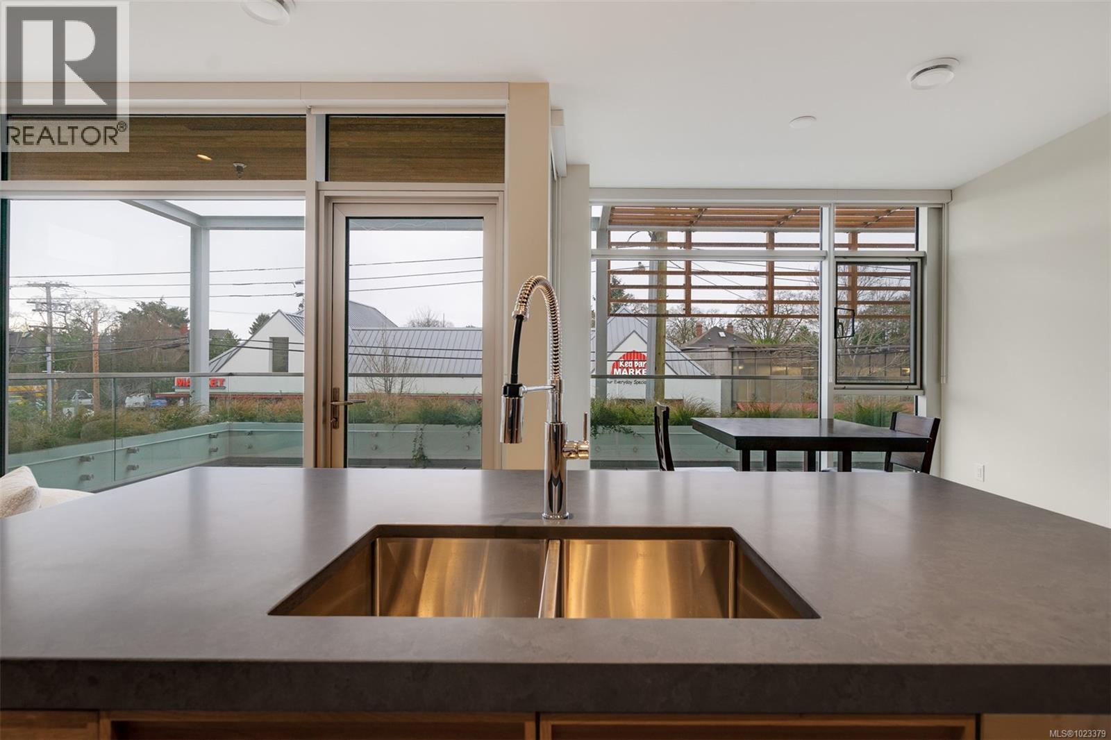 205 1916 Oak Bay Ave, Victoria, British Columbia  V8R 1C7 - Photo 19 - 1023379