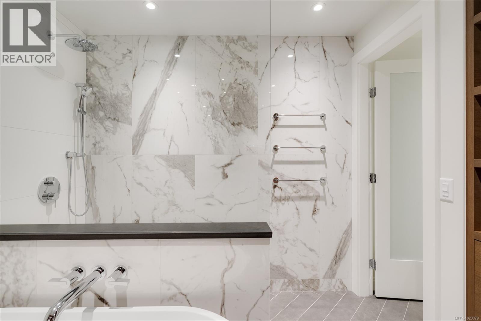 205 1916 Oak Bay Ave, Victoria, British Columbia  V8R 1C7 - Photo 29 - 1023379