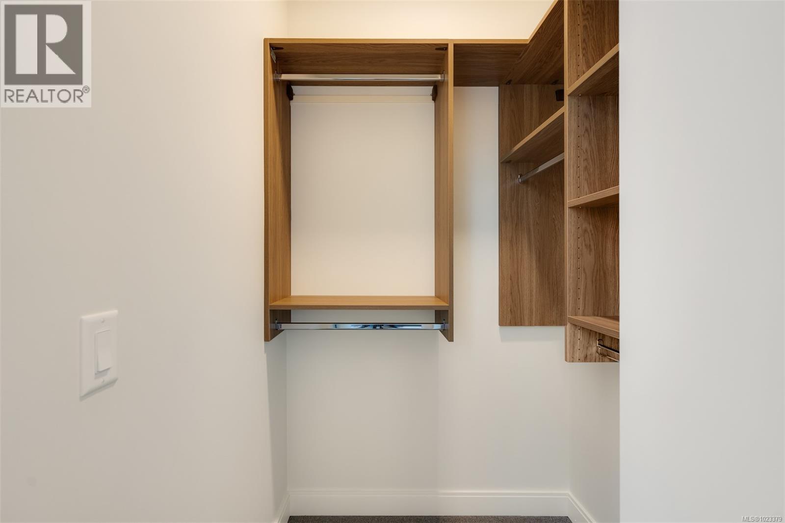 205 1916 Oak Bay Ave, Victoria, British Columbia  V8R 1C7 - Photo 33 - 1023379