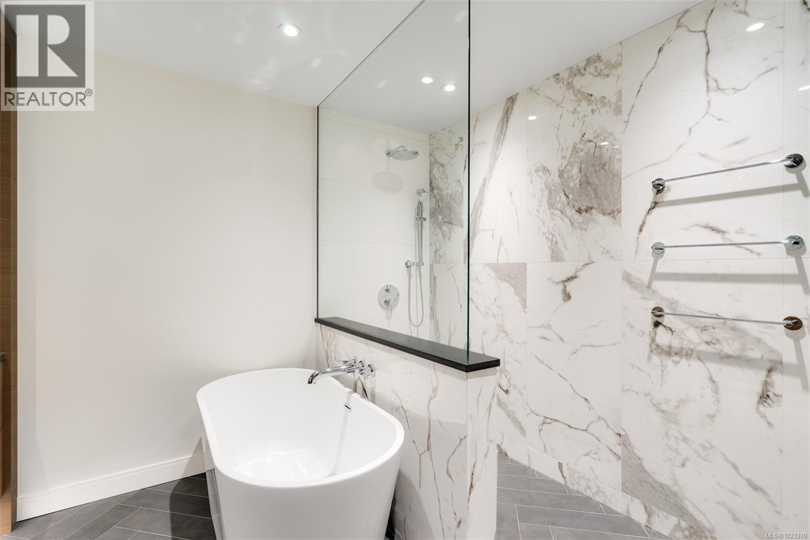 205 1916 Oak Bay Ave, Victoria, British Columbia  V8R 1C7 - Photo 28 - 1023379