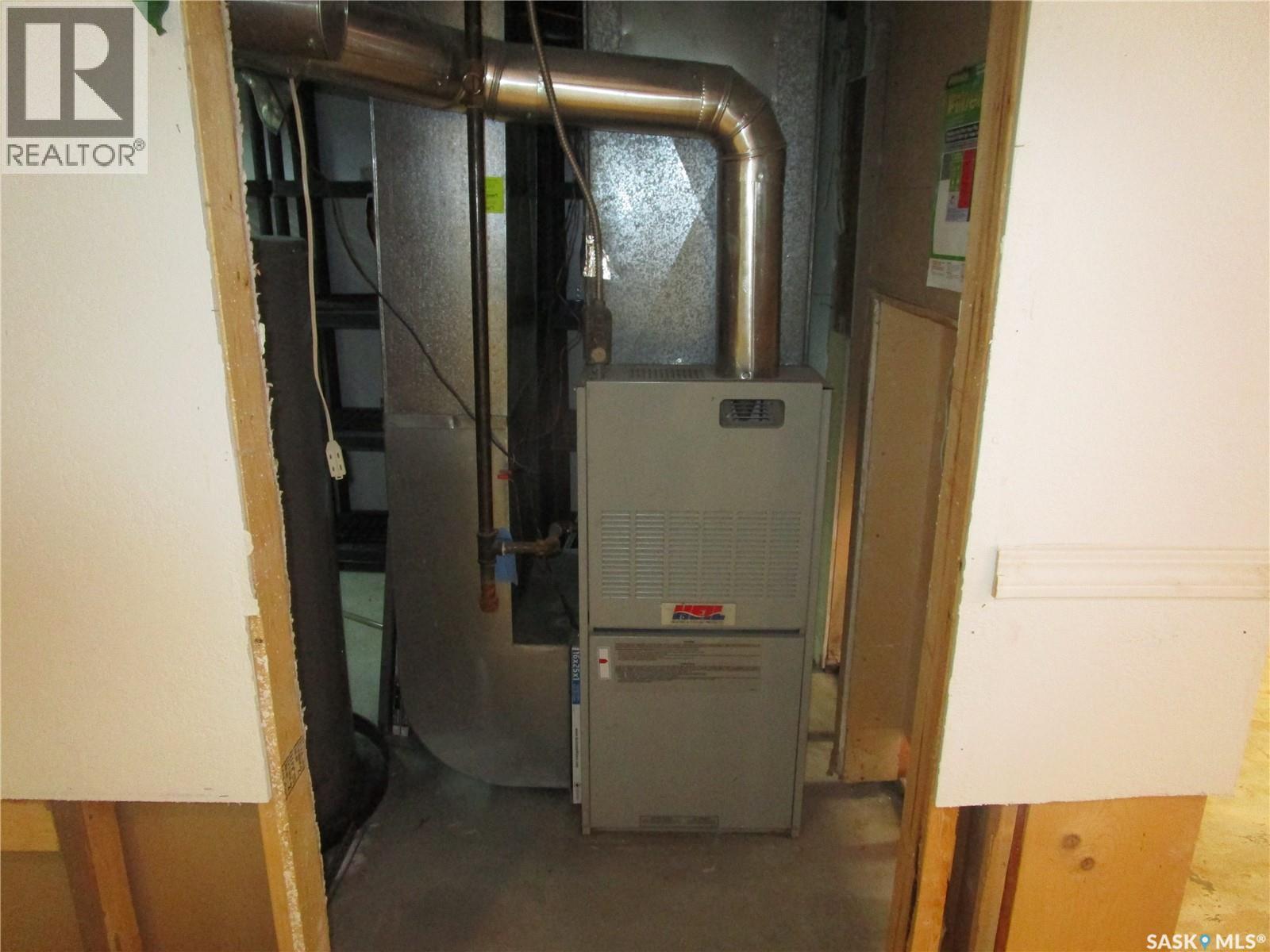 250 1st Avenue W, Bengough, Saskatchewan  S0C 0K0 - Photo 15 - SK027104