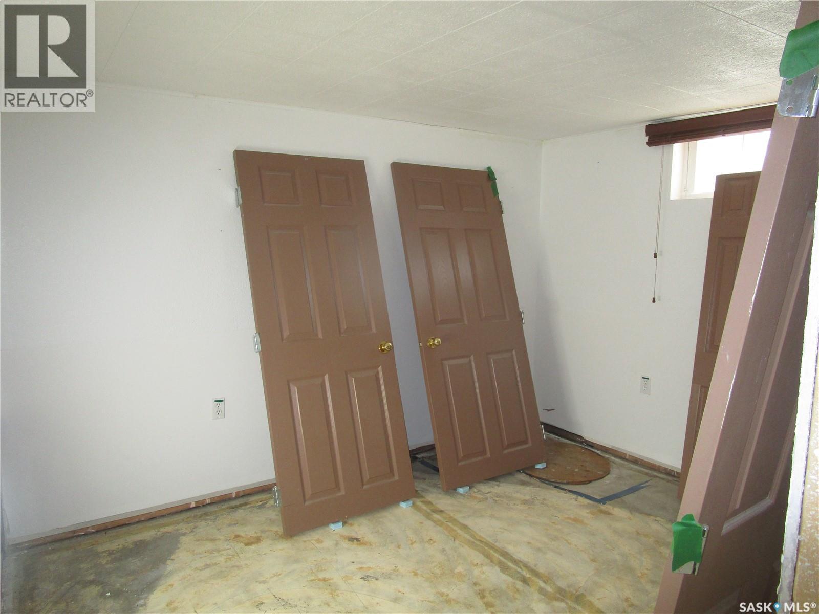 250 1st Avenue W, Bengough, Saskatchewan  S0C 0K0 - Photo 16 - SK027104