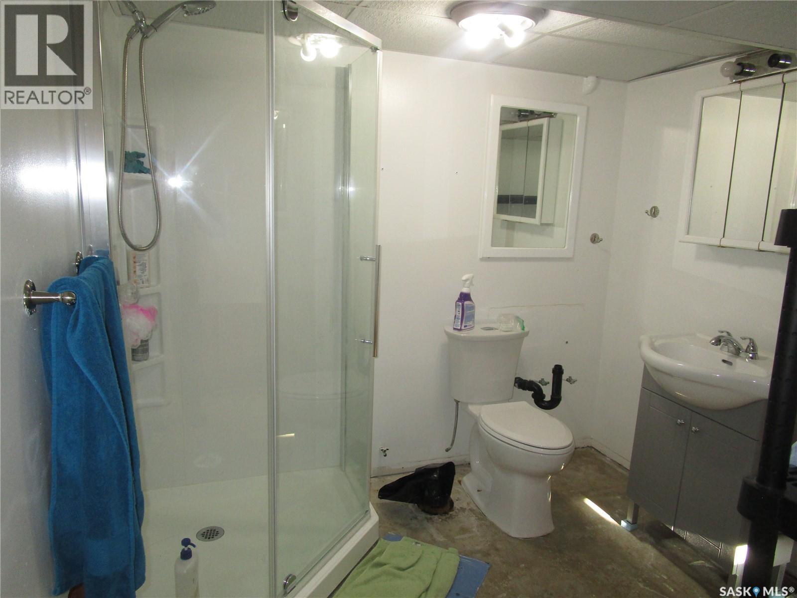 250 1st Avenue W, Bengough, Saskatchewan  S0C 0K0 - Photo 17 - SK027104