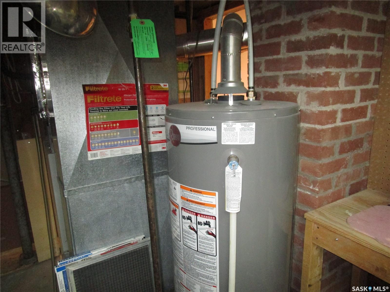 250 1st Avenue W, Bengough, Saskatchewan  S0C 0K0 - Photo 20 - SK027104