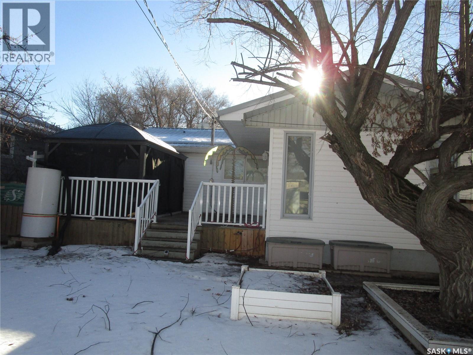 250 1st Avenue W, Bengough, Saskatchewan  S0C 0K0 - Photo 24 - SK027104