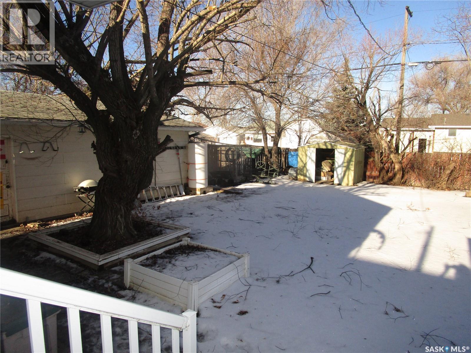 250 1st Avenue W, Bengough, Saskatchewan  S0C 0K0 - Photo 25 - SK027104