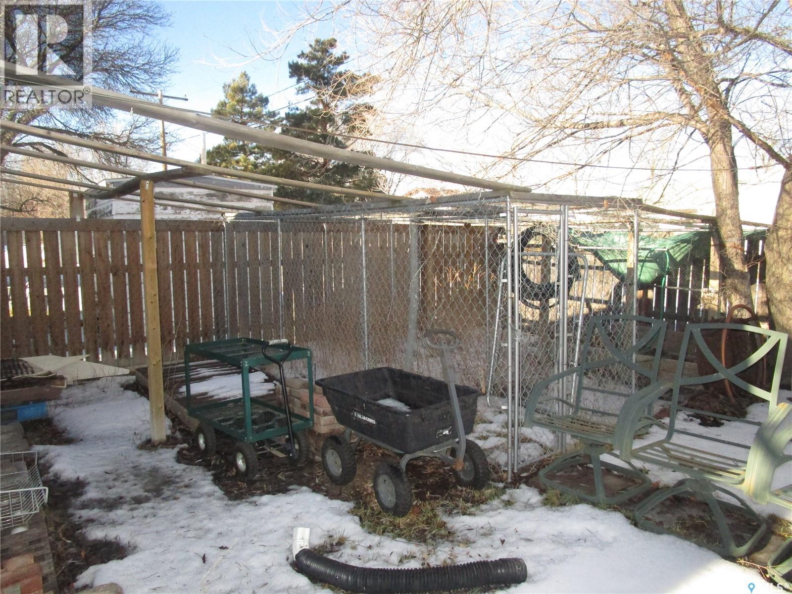 250 1st Avenue W, Bengough, Saskatchewan  S0C 0K0 - Photo 27 - SK027104