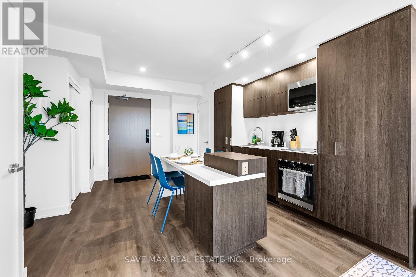 1406 - 370 Martha Street, Burlington, Ontario  L7R 0G9 - Photo 3 - W12713286