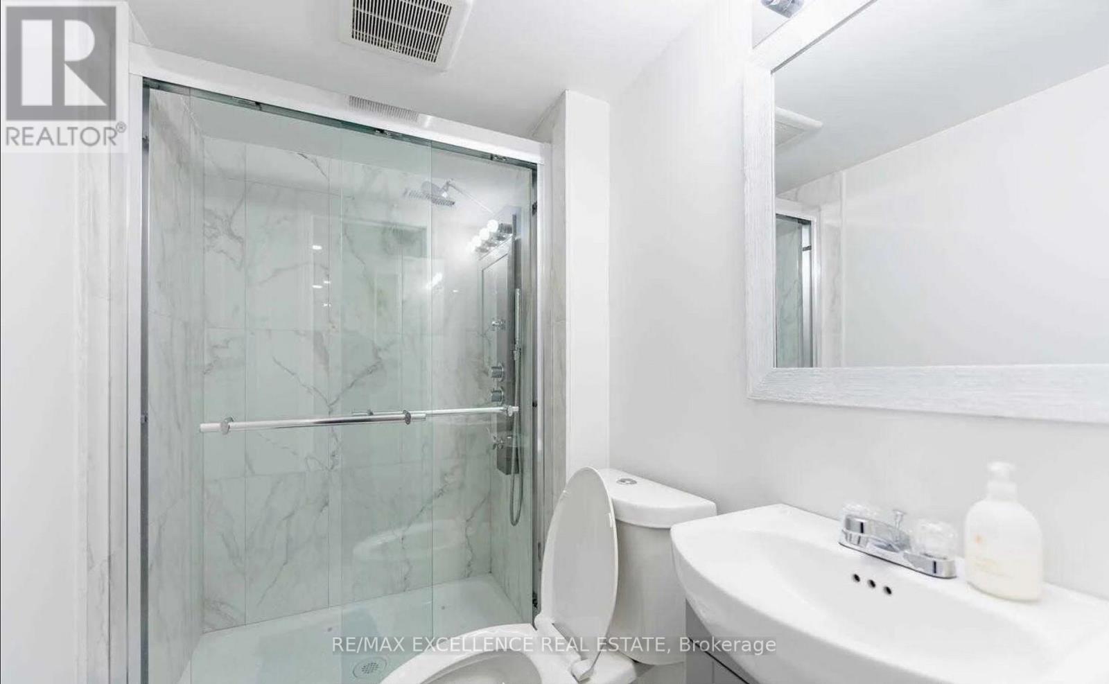 117 Richwood Crescent, Brampton, Ontario  L6X 4N3 - Photo 5 - W12713310