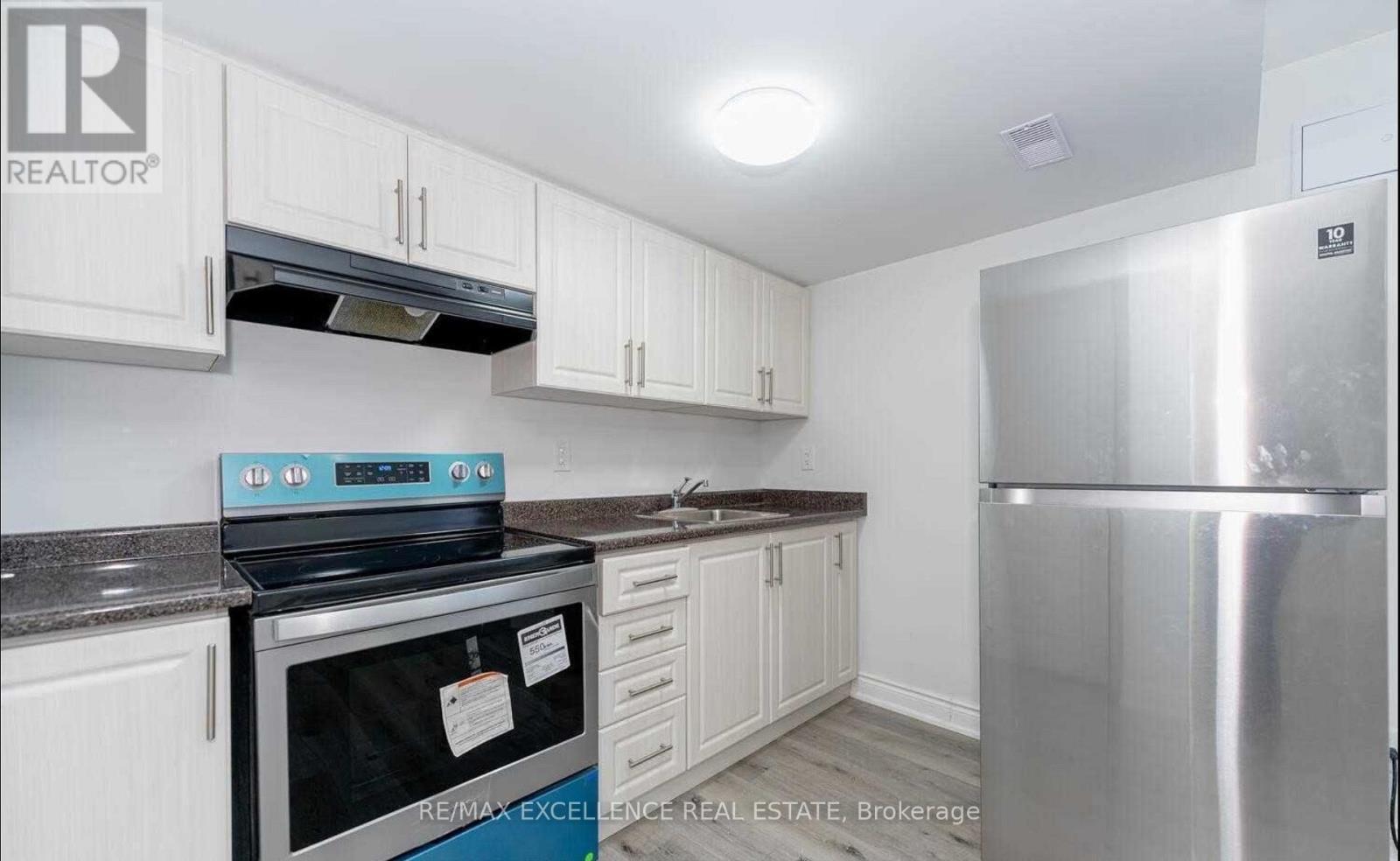 117 Richwood Crescent, Brampton, Ontario  L6X 4N3 - Photo 6 - W12713310