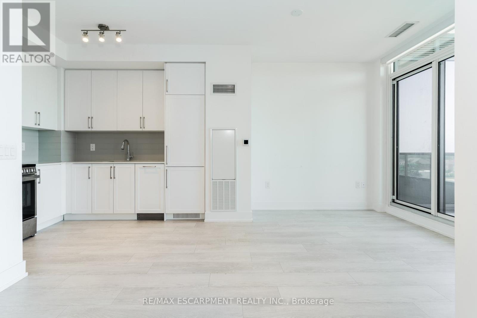 614 - 2450 Old Bronte Road, Oakville, Ontario  L6M 4J2 - Photo 6 - W12713340