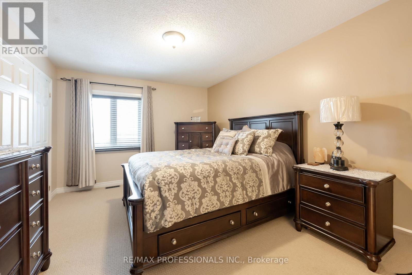 99 Desert Sand Drive, Brampton, Ontario  L6R 1V7 - Photo 19 - W12713352