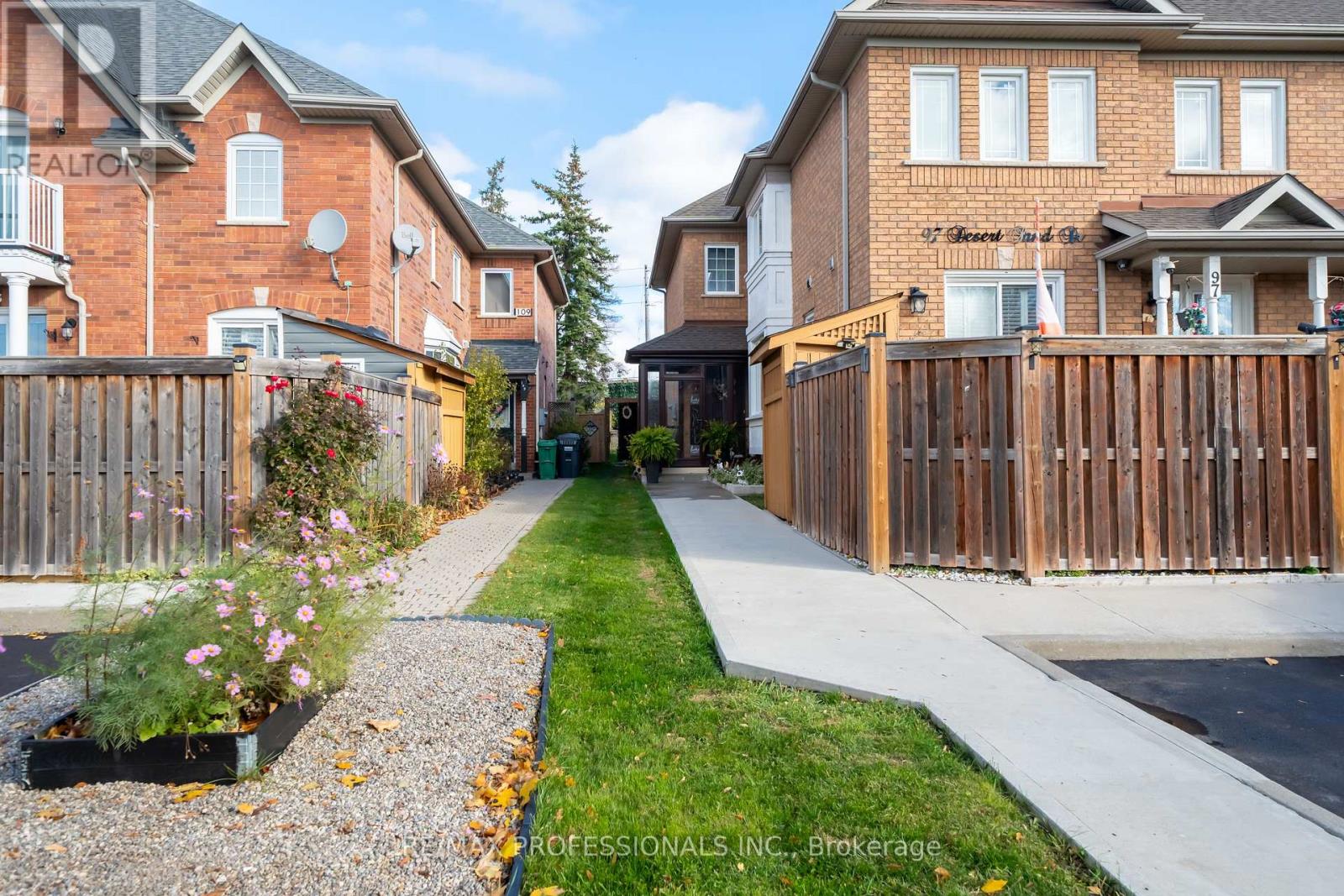 99 Desert Sand Drive, Brampton, Ontario  L6R 1V7 - Photo 40 - W12713352