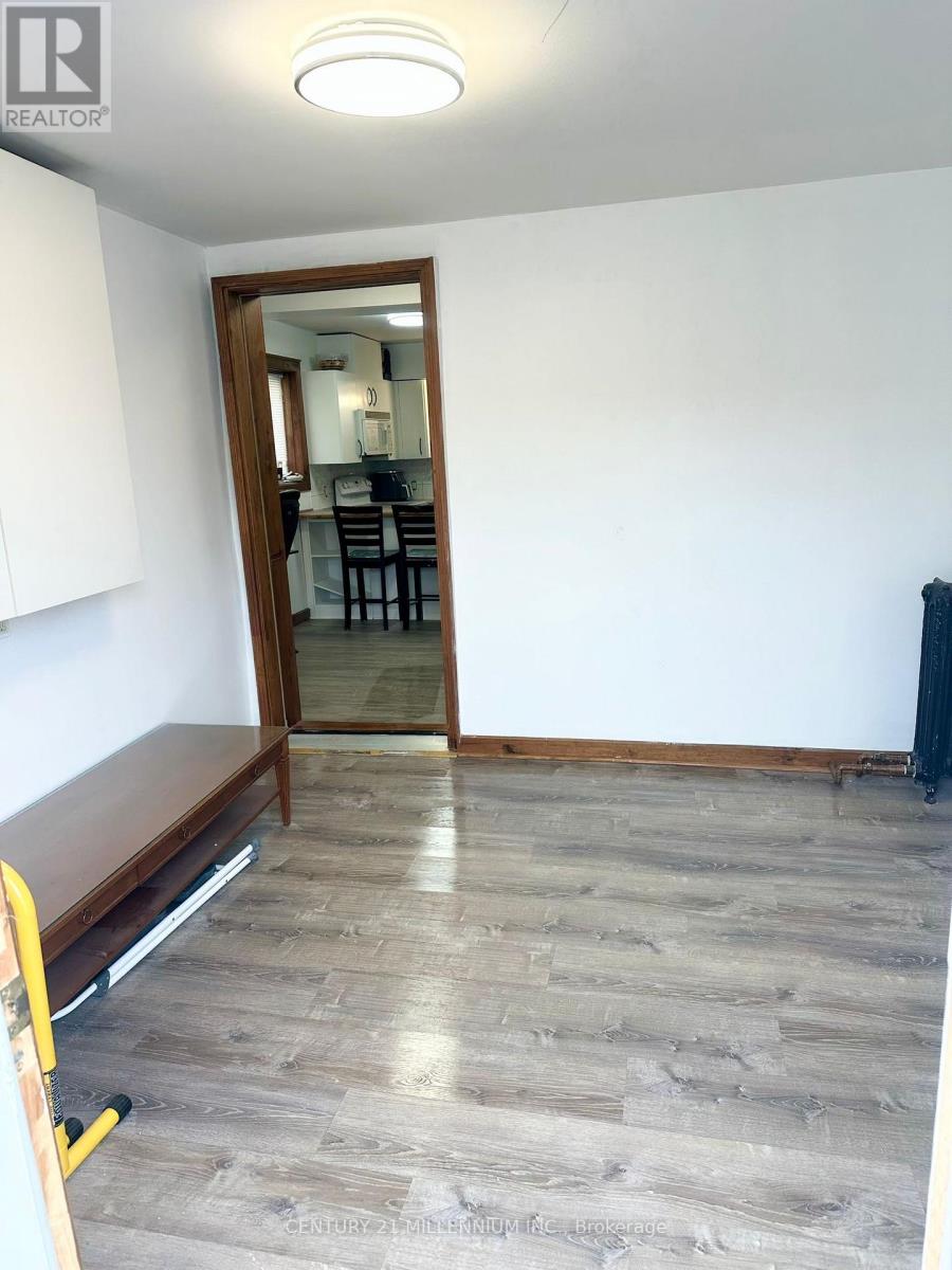 Unit B - 18 First Avenue, Orangeville, Ontario  L9W 1H8 - Photo 4 - W12713364