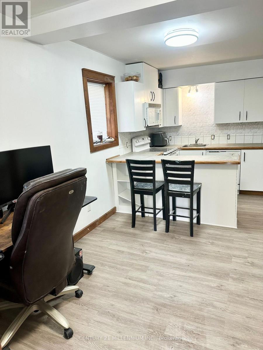 Unit B - 18 First Avenue, Orangeville, Ontario  L9W 1H8 - Photo 5 - W12713364