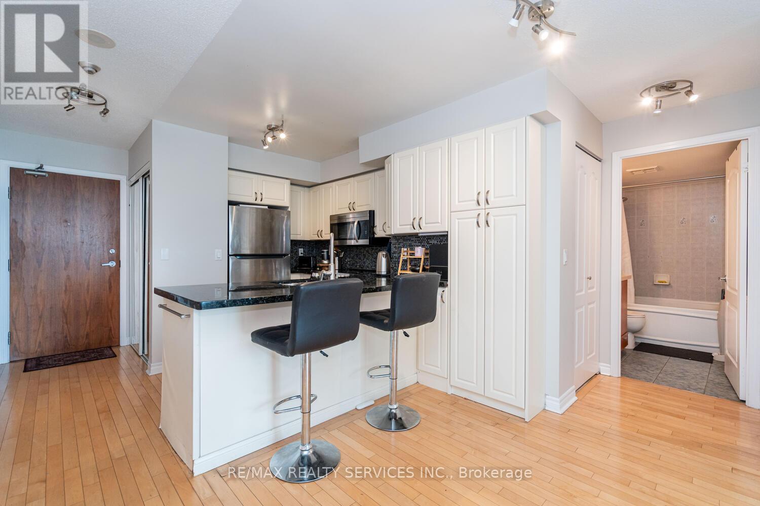 1403 - 33 Elm Drive, Mississauga, Ontario  L5B 4M2 - Photo 17 - W12713372