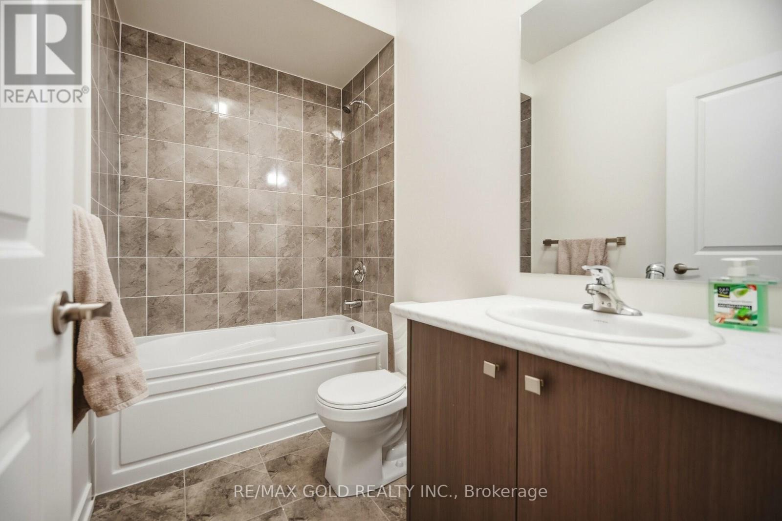 40 Aveena Road, Brampton, Ontario  L6P 0Z5 - Photo 11 - W12713382