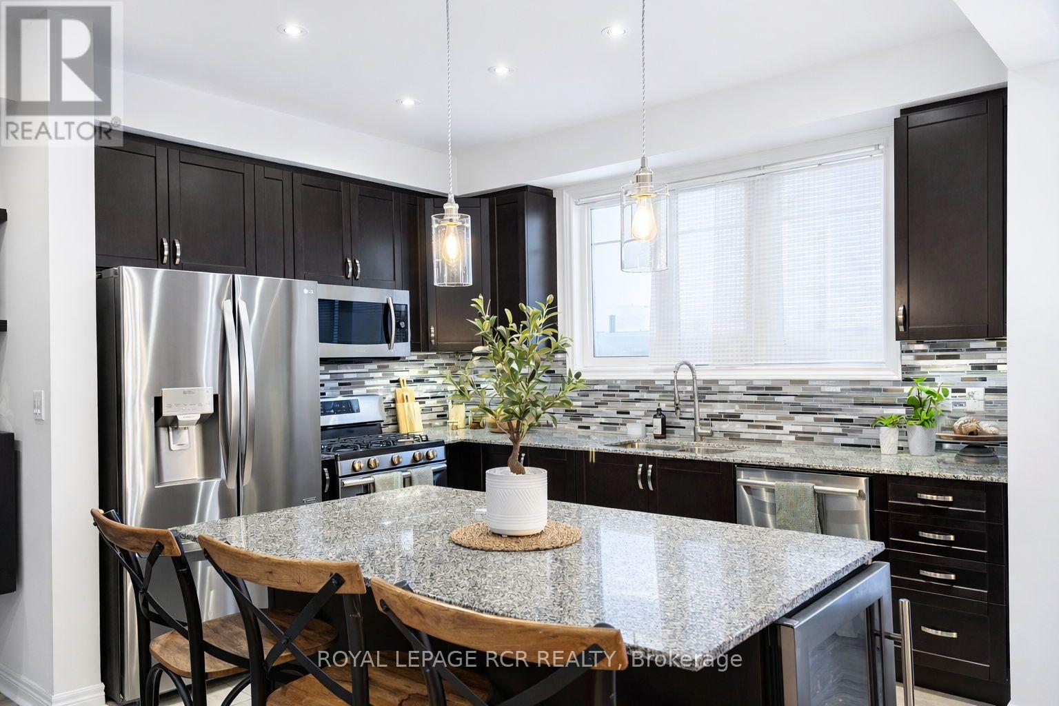 8 Mcelroy Court, Caledon, Ontario  L7C 3X2 - Photo 11 - W12713458