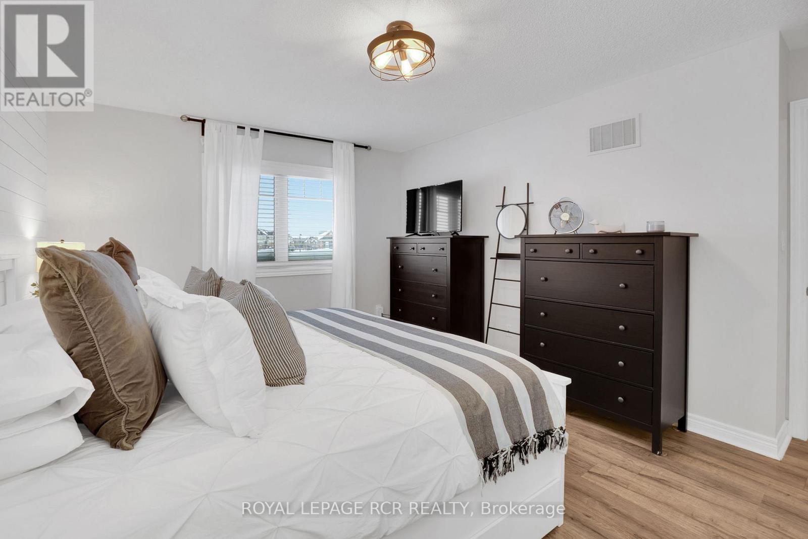 8 Mcelroy Court, Caledon, Ontario  L7C 3X2 - Photo 17 - W12713458