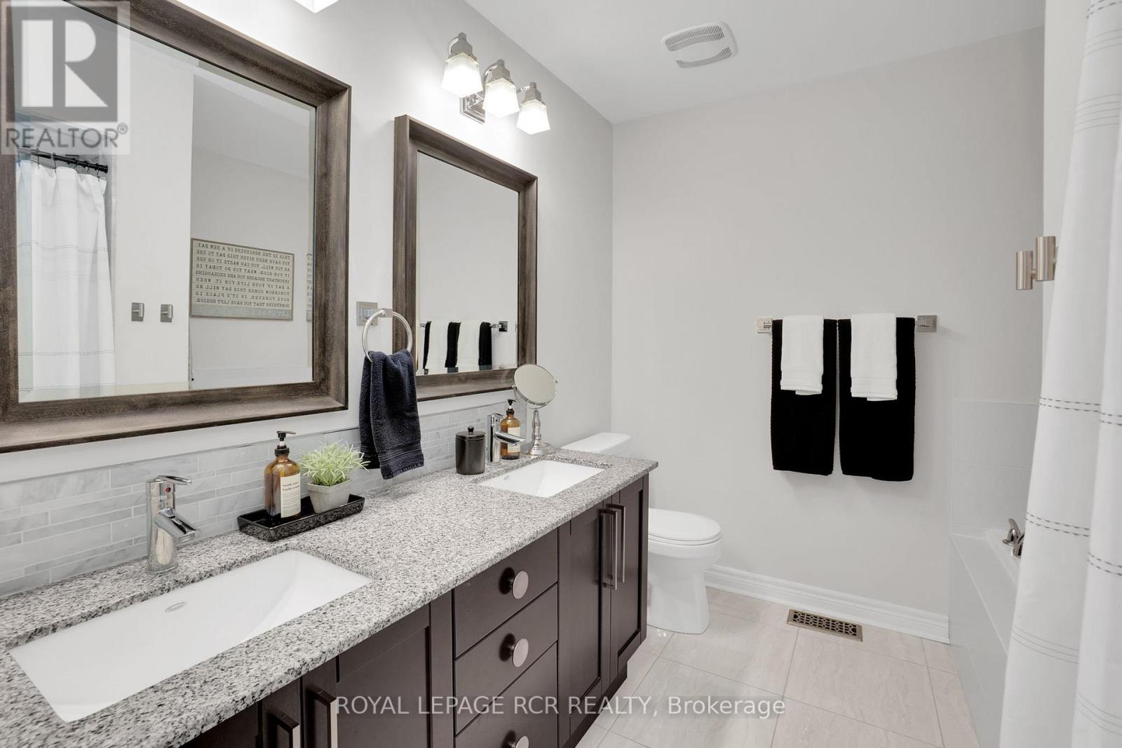 8 Mcelroy Court, Caledon, Ontario  L7C 3X2 - Photo 19 - W12713458