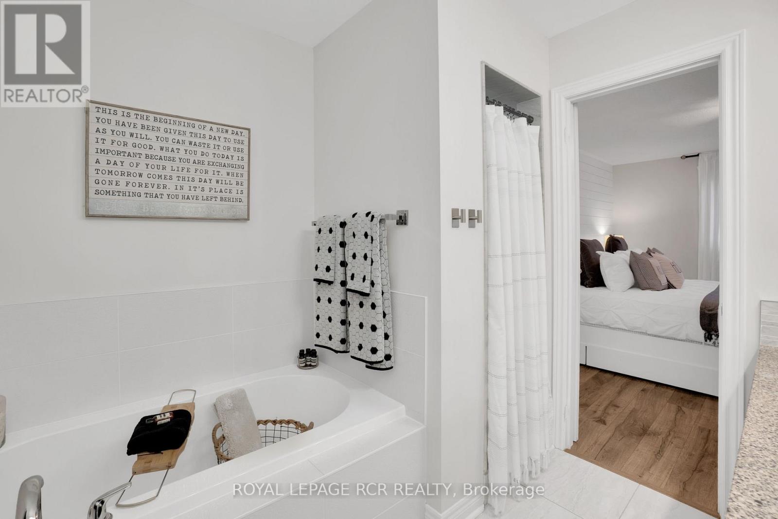 8 Mcelroy Court, Caledon, Ontario  L7C 3X2 - Photo 20 - W12713458