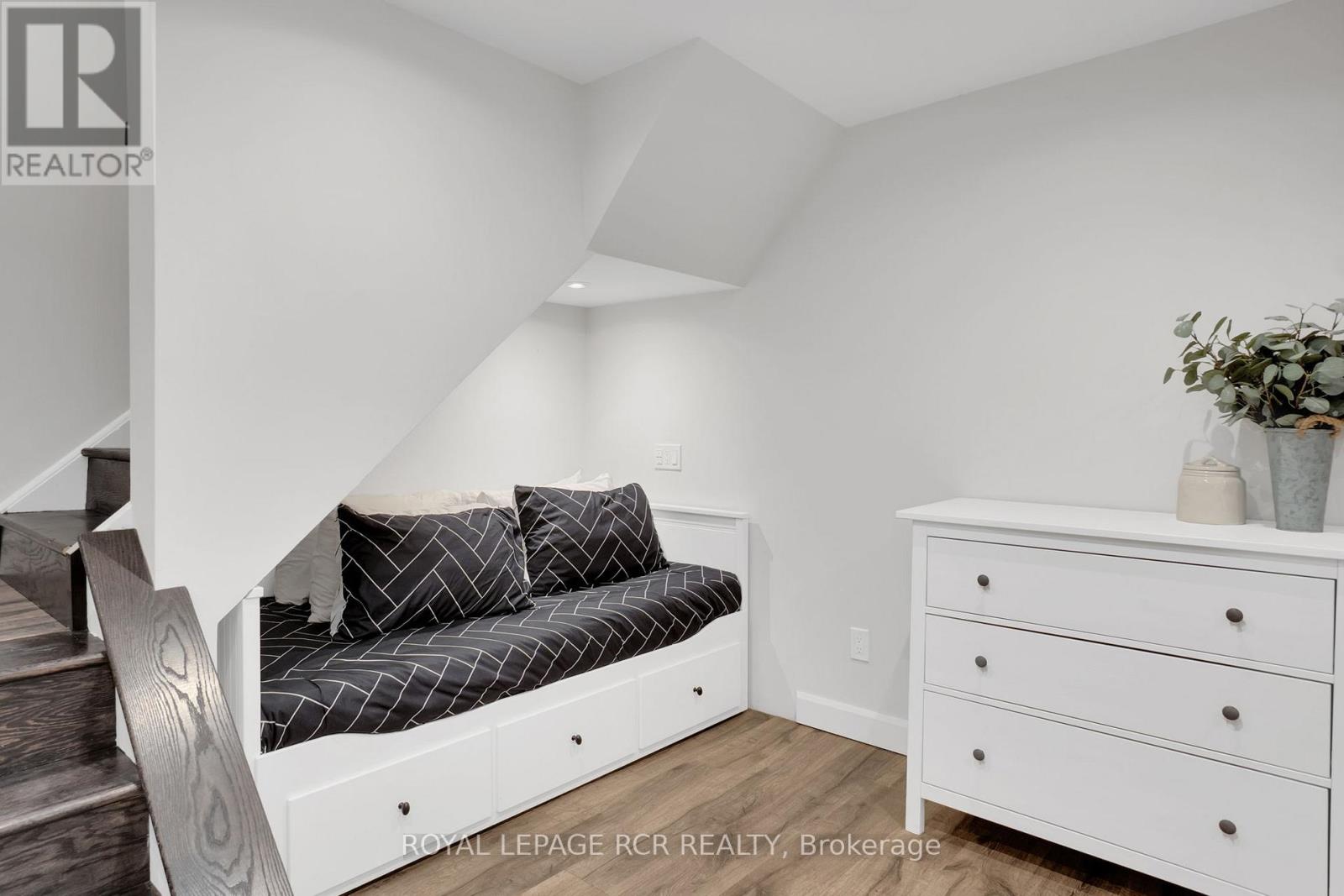 8 Mcelroy Court, Caledon, Ontario  L7C 3X2 - Photo 32 - W12713458