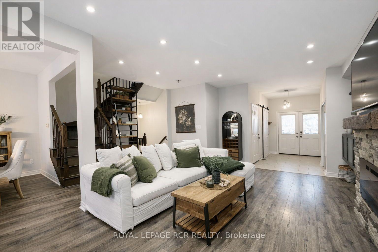 8 Mcelroy Court, Caledon, Ontario  L7C 3X2 - Photo 7 - W12713458