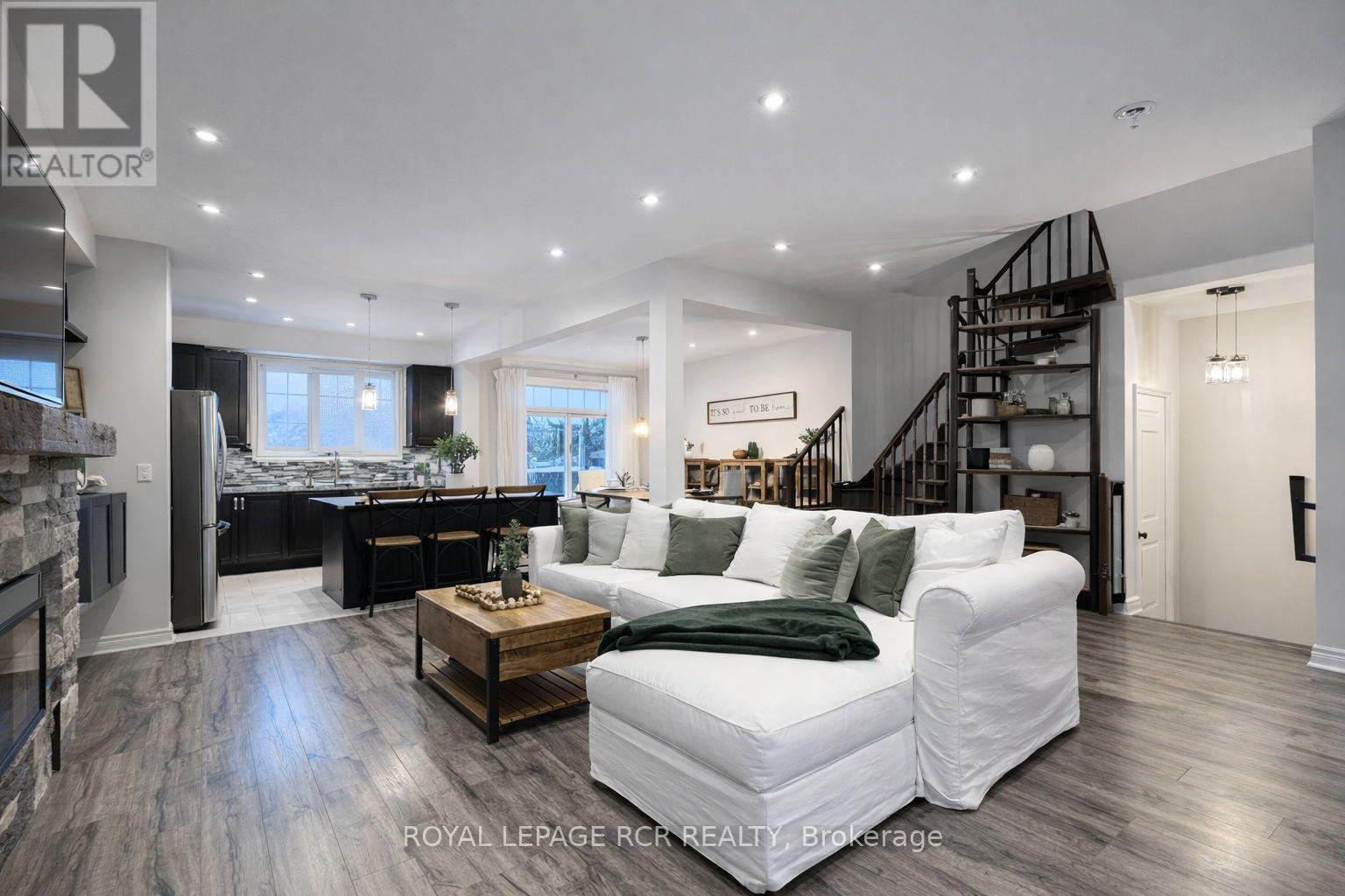 8 Mcelroy Court, Caledon, Ontario  L7C 3X2 - Photo 8 - W12713458