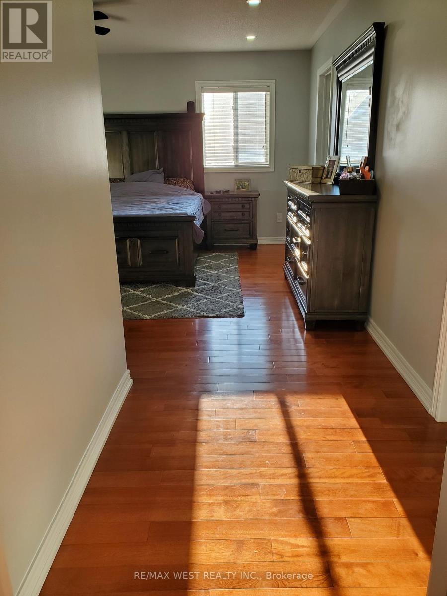 63 Village Lake Crescent, Brampton, Ontario  L6S 6K6 - Photo 13 - W12713482