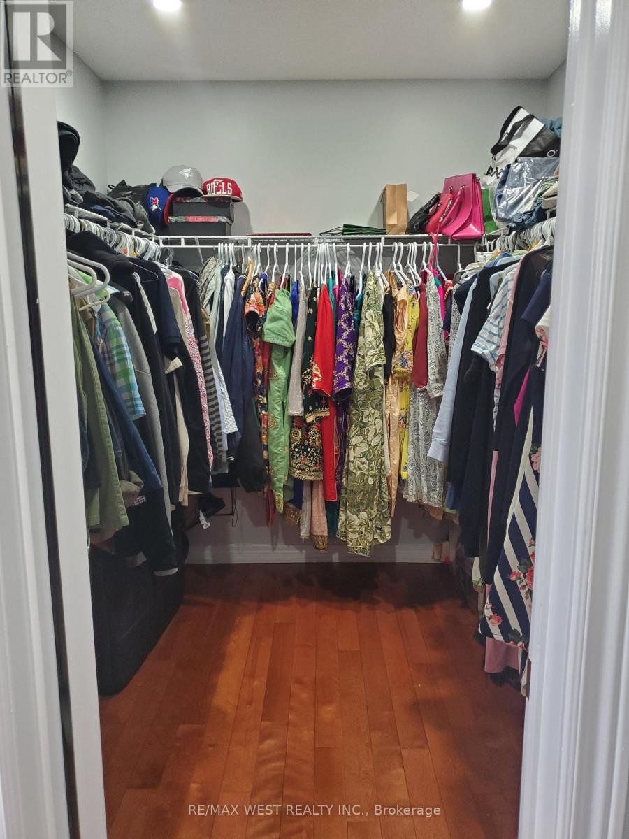 63 Village Lake Crescent, Brampton, Ontario  L6S 6K6 - Photo 16 - W12713482