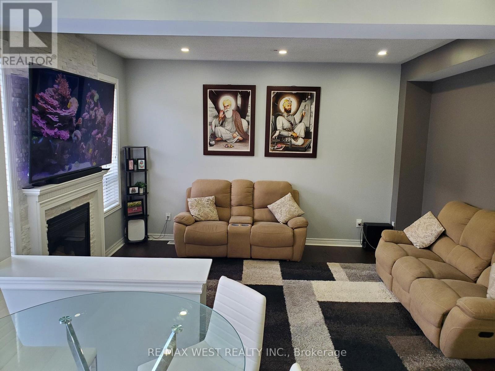 63 Village Lake Crescent, Brampton, Ontario  L6S 6K6 - Photo 3 - W12713482