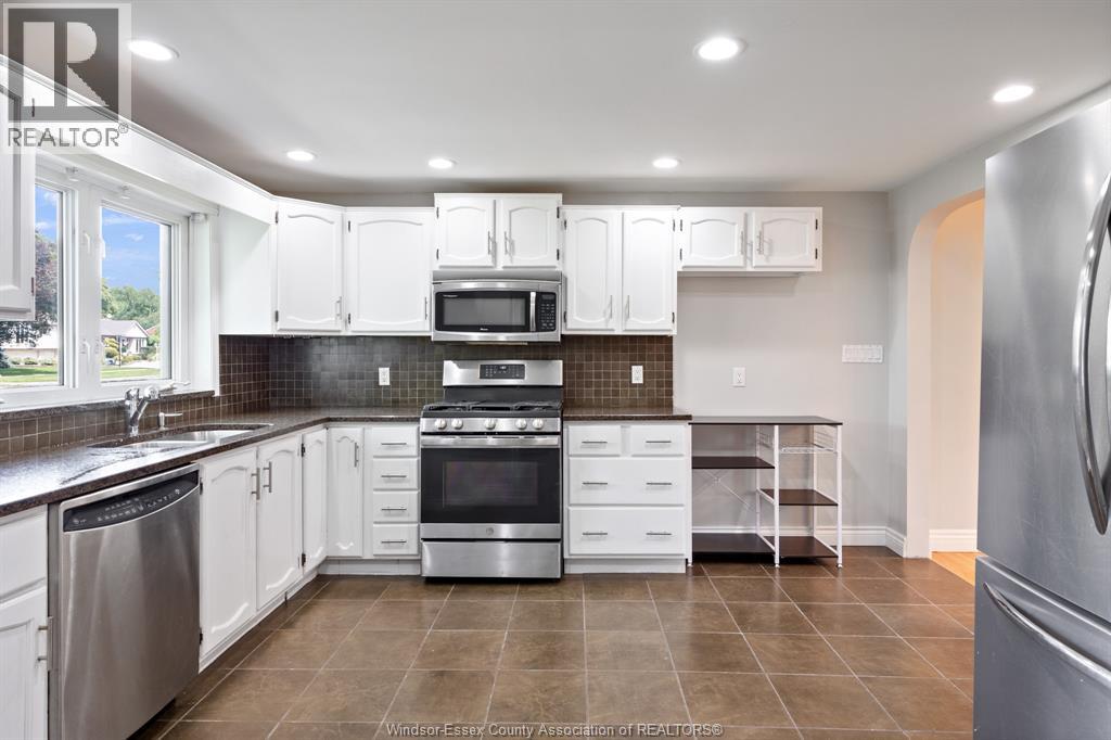 805 Roselawn, Windsor, Ontario  N9E 2B3 - Photo 12 - 26001521
