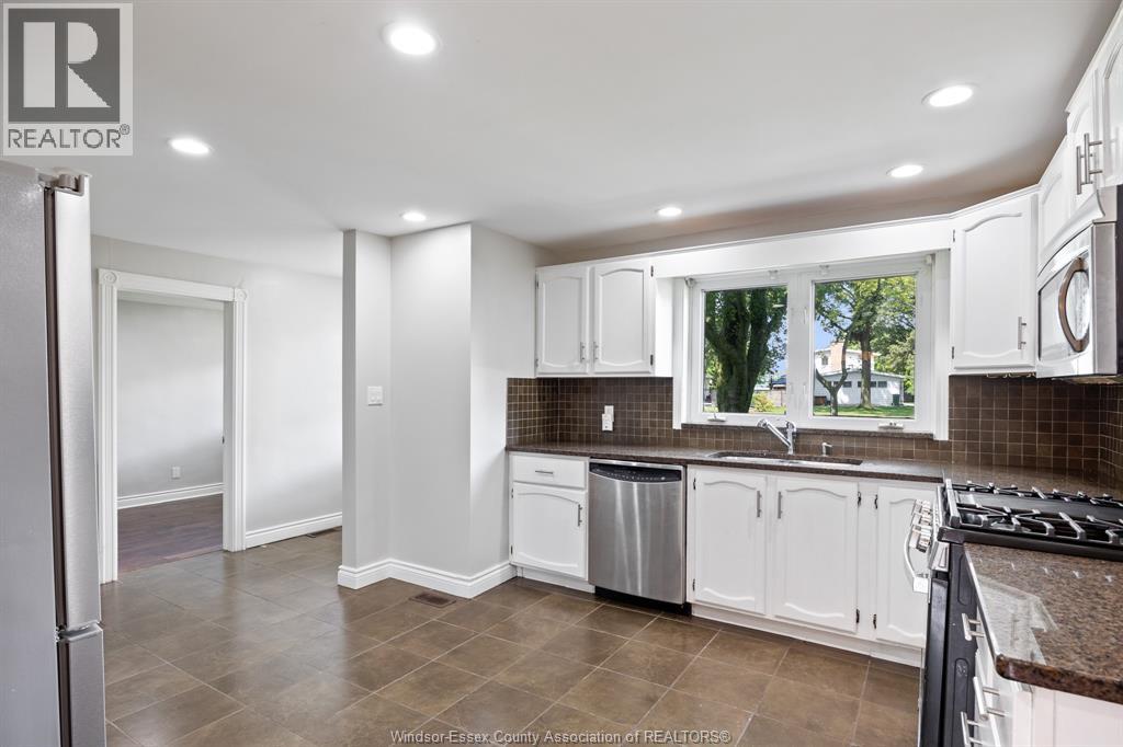 805 Roselawn, Windsor, Ontario  N9E 2B3 - Photo 13 - 26001521