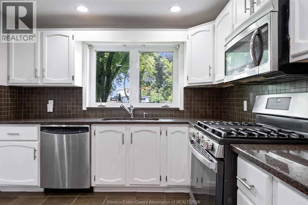 805 Roselawn, Windsor, Ontario  N9E 2B3 - Photo 14 - 26001521