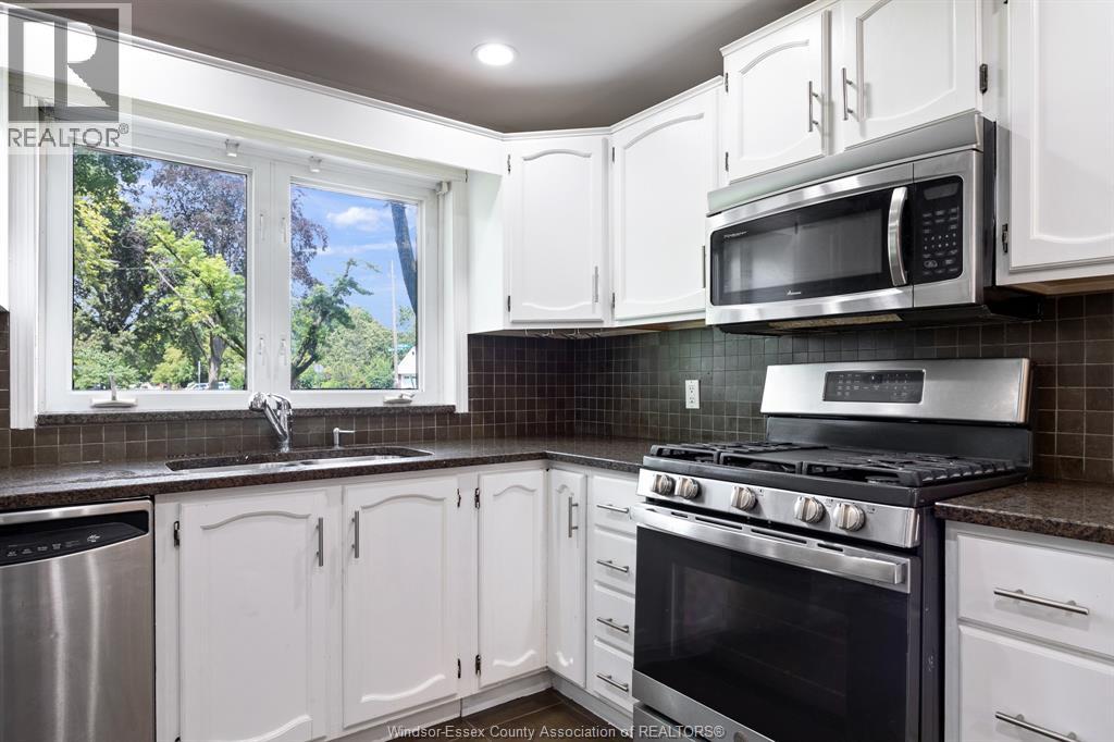 805 Roselawn, Windsor, Ontario  N9E 2B3 - Photo 15 - 26001521