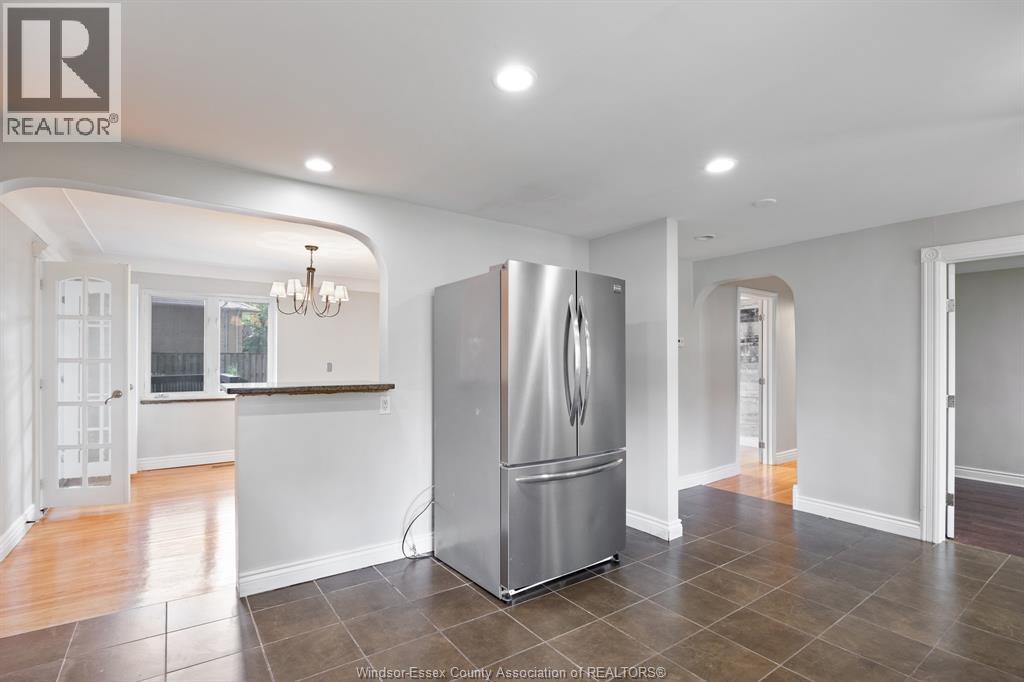 805 Roselawn, Windsor, Ontario  N9E 2B3 - Photo 16 - 26001521