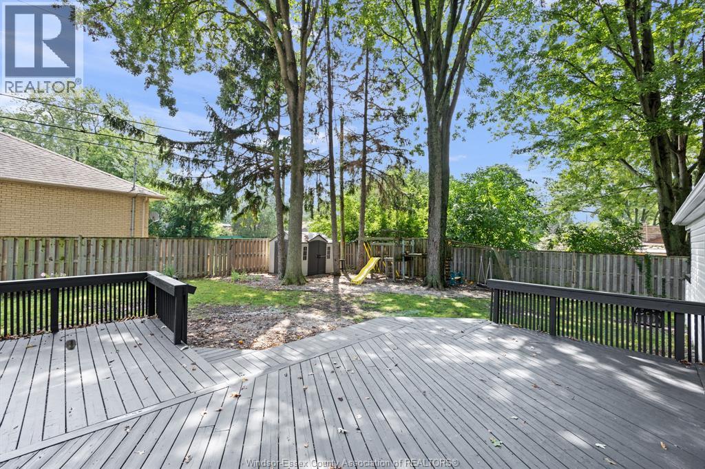 805 Roselawn, Windsor, Ontario  N9E 2B3 - Photo 25 - 26001521