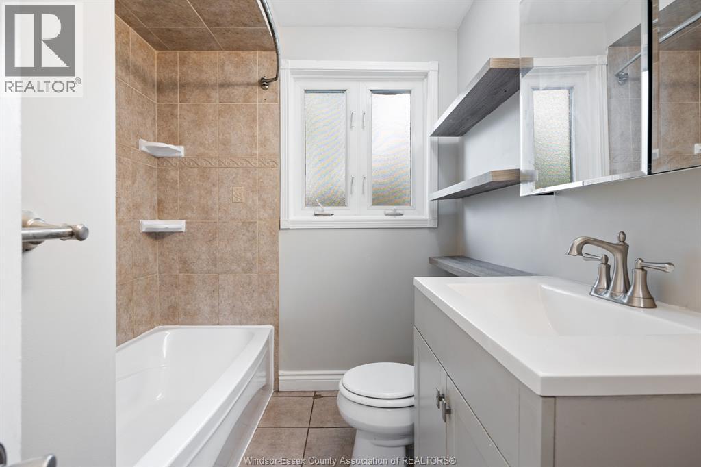805 Roselawn, Windsor, Ontario  N9E 2B3 - Photo 8 - 26001521