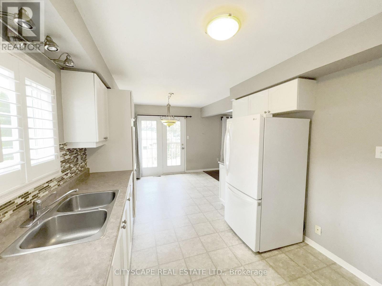 55 Langlaw Drive, Cambridge, Ontario  N1P 1J1 - Photo 11 - X12713488