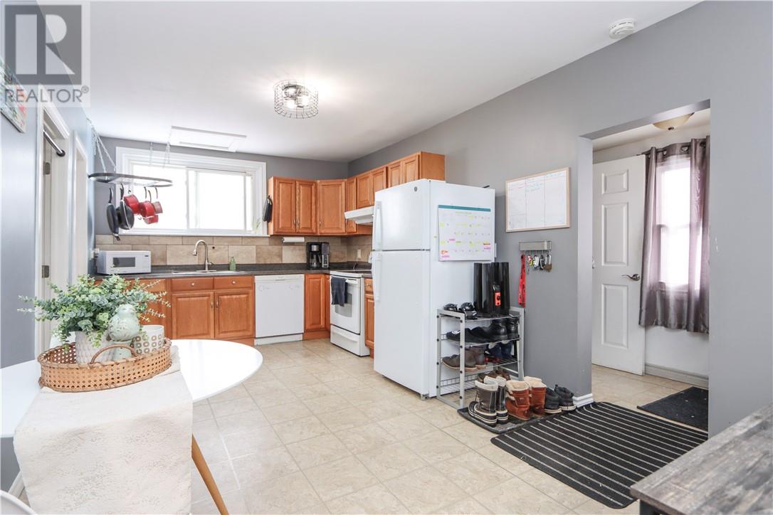 24 Barry Street, Sudbury, Ontario  P3B 3H7 - Photo 2 - 2126145