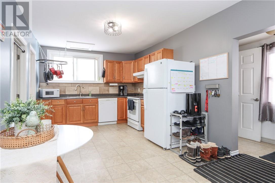 24 Barry Street, Sudbury, Ontario  P3B 3H7 - Photo 3 - 2126145