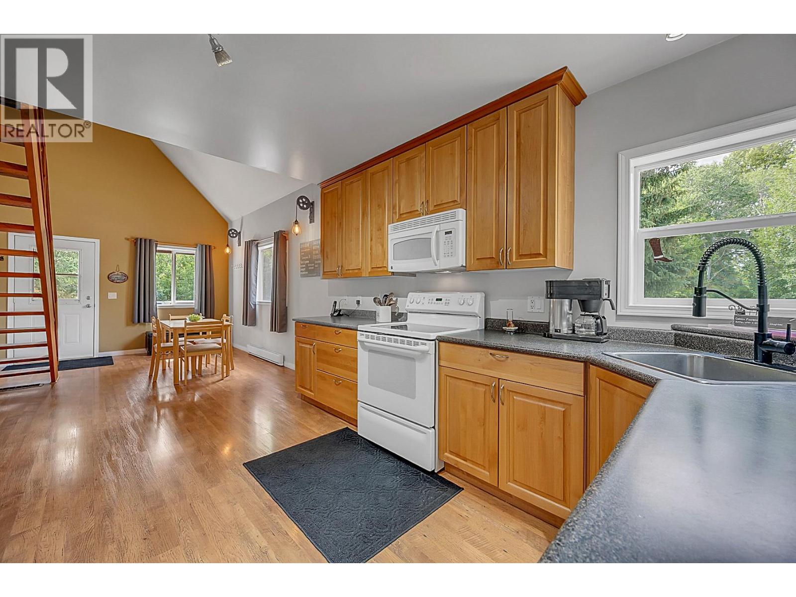 2657/2659 Otter Avenue, Coalmont-Tulameen, British Columbia  V0X 1W0 - Photo 25 - 10373343