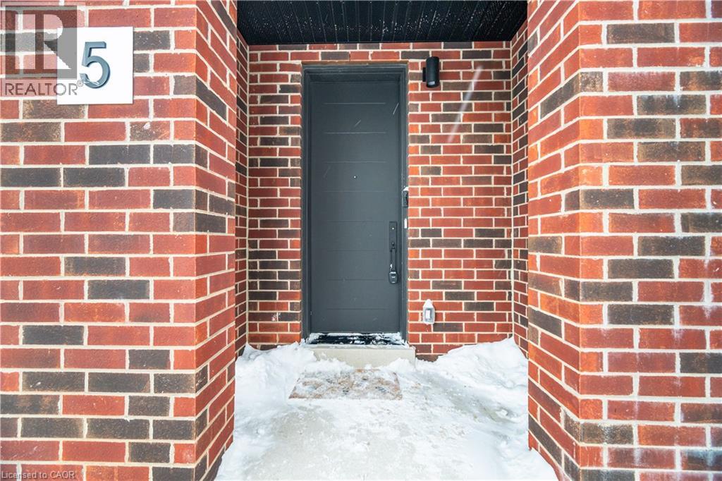 5 Taylor Court, Peel, Ontario  L7E 2R7 - Photo 4 - 40799795