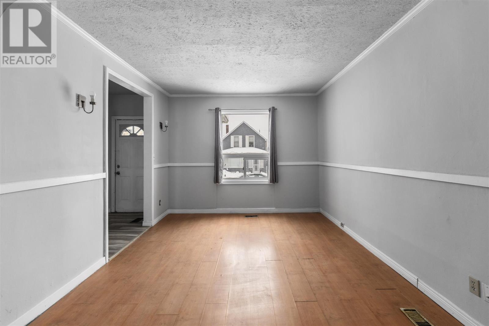 32 Cathcart St, Sault Ste. Marie, Ontario P6A 1E1 - Photo 6 - SM253455